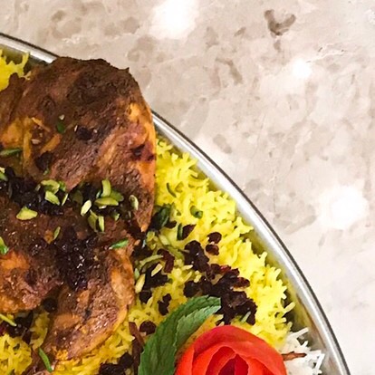 نزلنا لكم صينيتنا الخاصة إلي اضم كل أطباقنا المميزة بالدياي التاهجين و عيش الزعفران وعيش أبيض مع أنصاف الدياي المقرمشة و المسخن مع الاستيكي رايس ❤️ زيدوا لذة وجمال طاولتكم ويانا