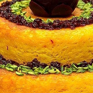 (التاهجين)عيش ليِّن بالزعفران محشو بدجاج بالشبت بدون عظم بخلطة on a plate الخاصة ❤️