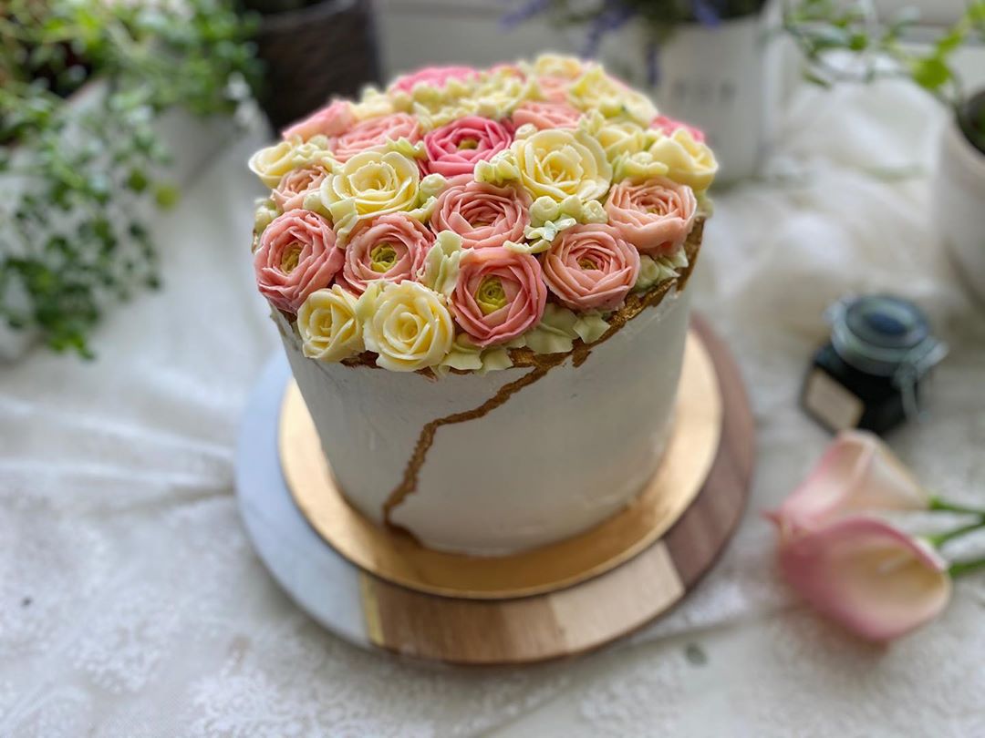 . . .
#cakedecorating #flowersbuttercream #buttercreamfrosting #flowers