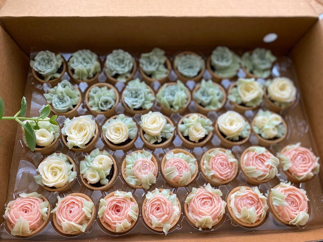 . . .
#minitarts #buttercreamflowers #flowers #spring