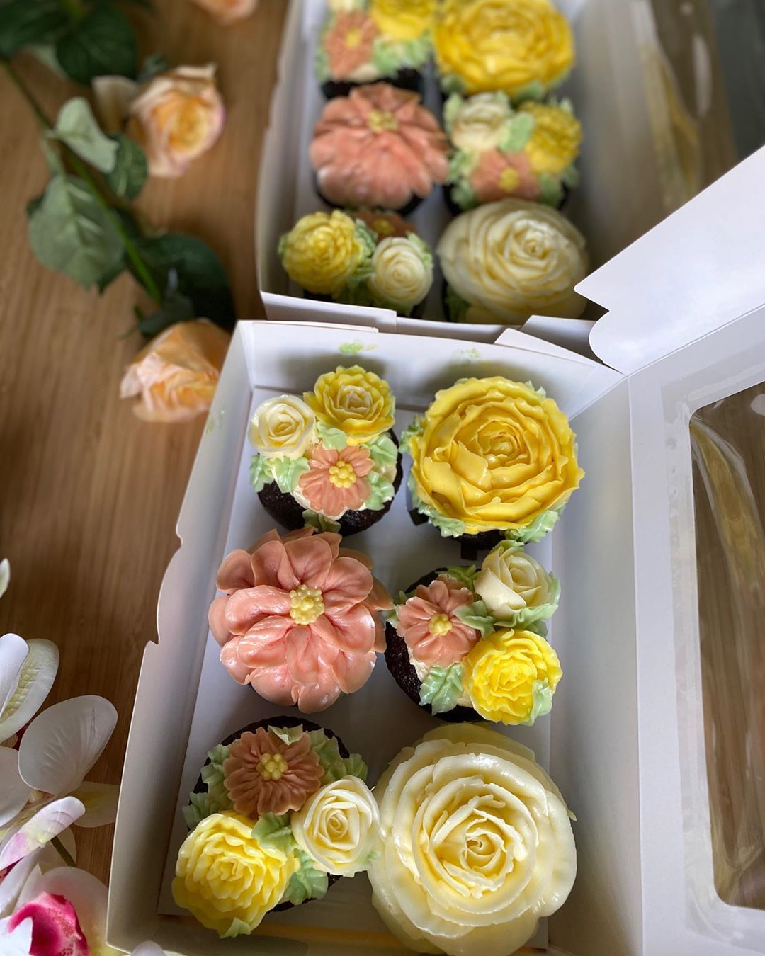 Stay Home , Be Save and Eat cupcakes . . .
#cupcakes #stayhome #sweet #flowers #cupcakesofinstagram #cupcakedecorating #koreanbuttercreamflowers #buttercreamflowers