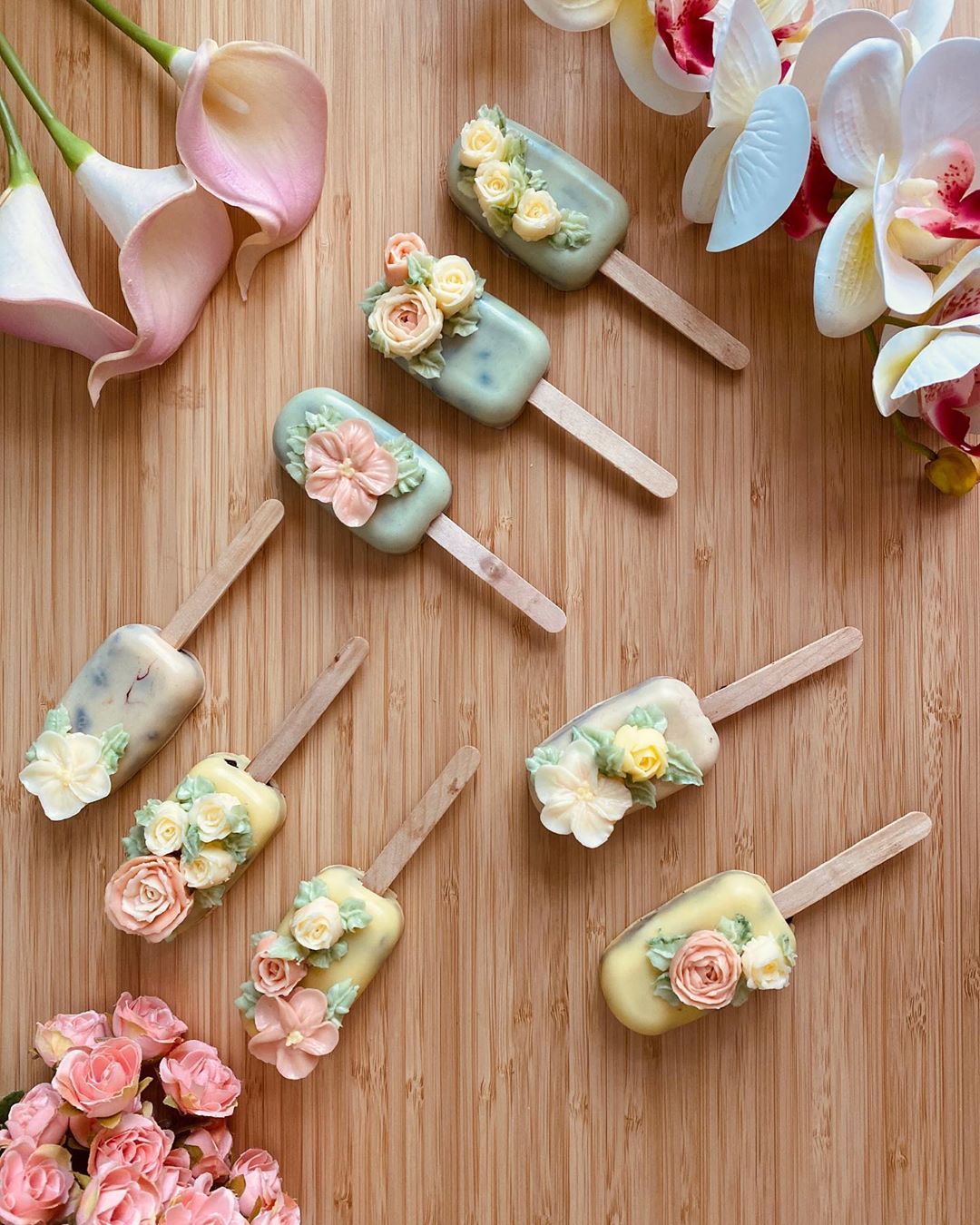 بوبساكال بحشوة الشوكولاته . . .
#flowers #buttercreamflowers #foodiesofinstagram #foodphotography #flowerstagram #popcicle #sweettooth
