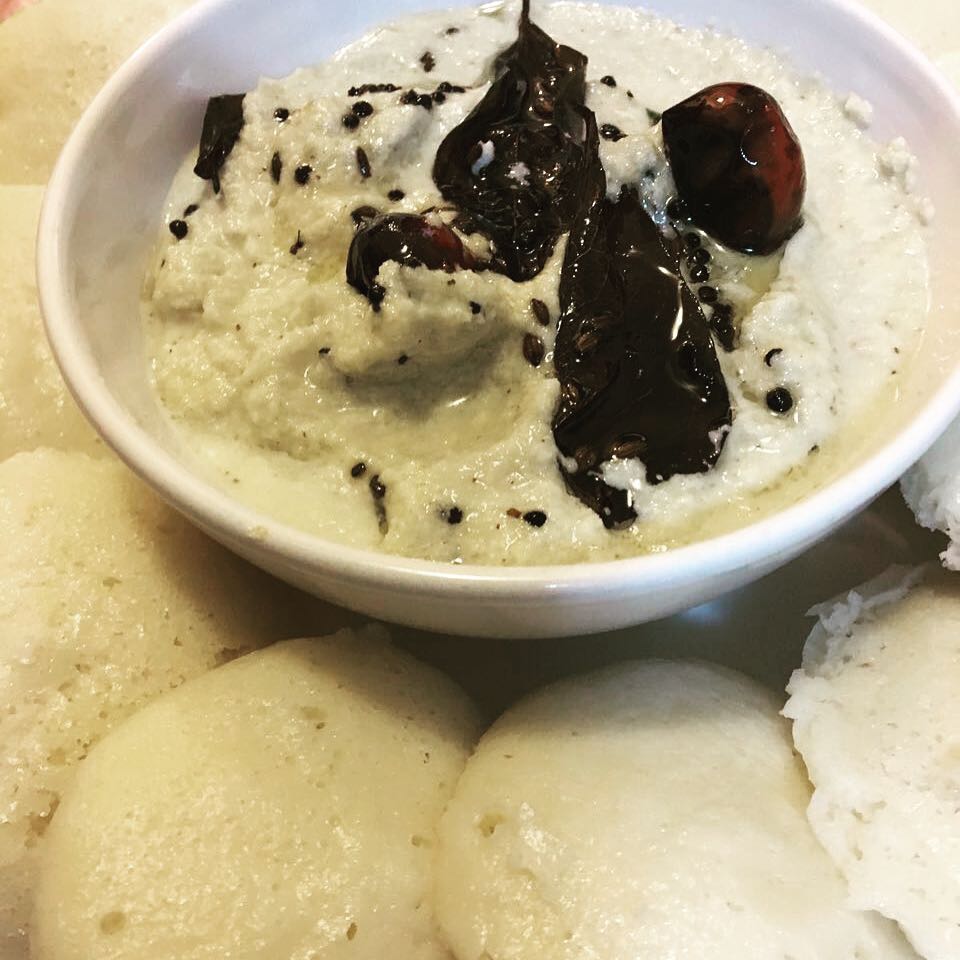 Idli with coconut chattni