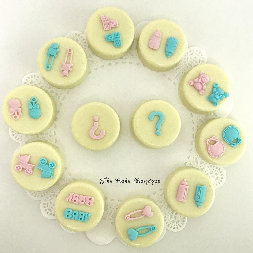 Chocolate covered Oreos #baby #babygender #babyboy #babygirl #babygenderreveal #cute #sugarart #sugarartist #handmade #cupcakes #dubai #dxb #dubailife #dubaifood #dubaistyle #dubaitag #dubaiblogger #dubaiparty #dubaiparties #دبي #عجمان #foodphotography #instacake #dubailikes #dubaicakes #baking #dubaieventplaner #dubaievent #dubaifashion #ilovemywork