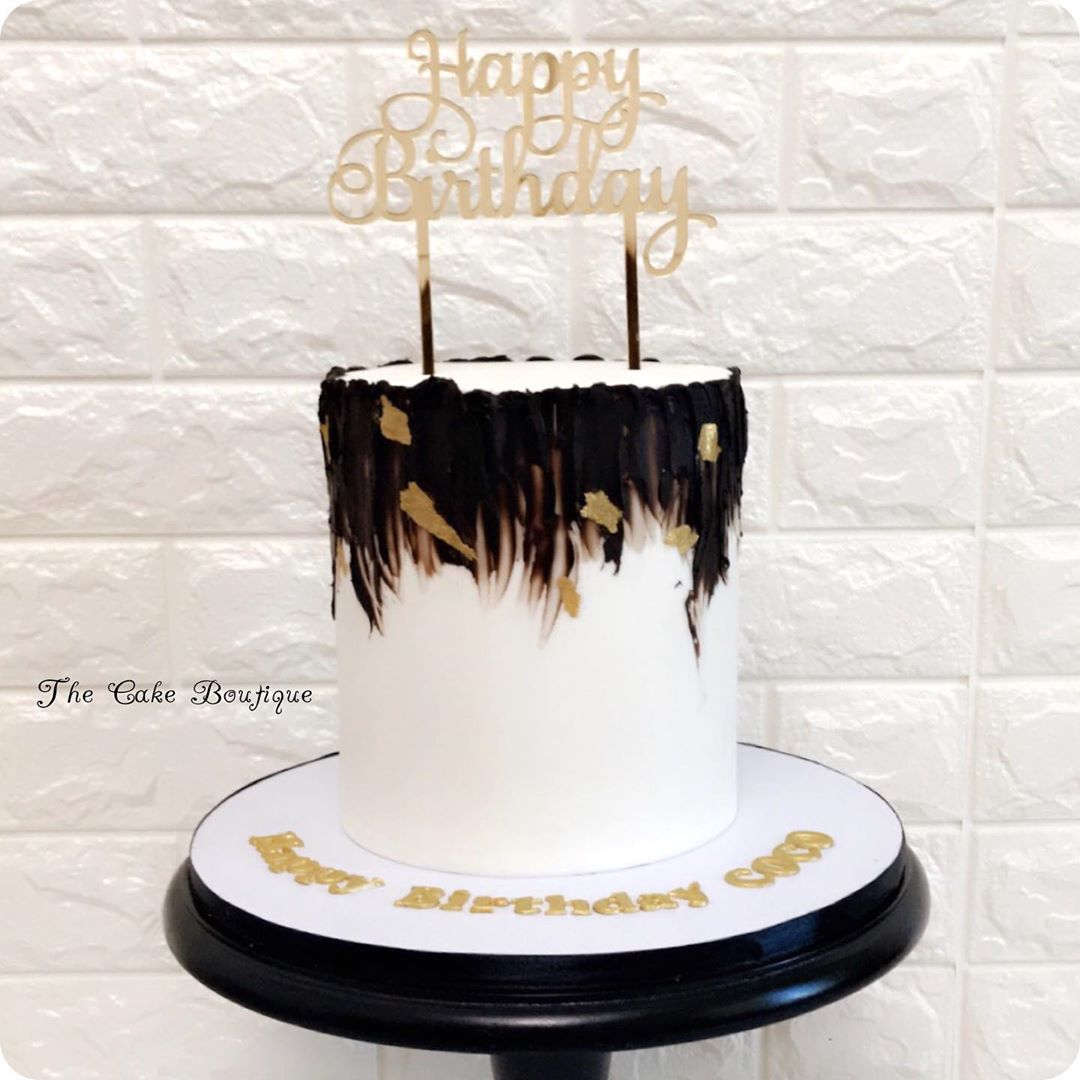 #simplecake #newyearcake #cake #birthday #birthdaycake #dubai #dubaicakes #cakedecorating #cakesofinstagram #cakestagram
Cake inspired by @lucake
