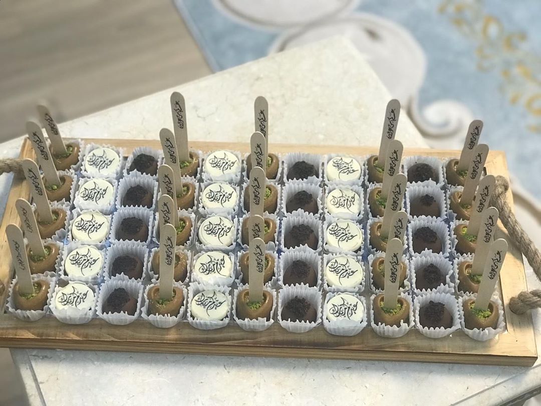 مجموعة العيد صينية مكس رنجينه وجوكليت ب 320 فيه 55 حبه