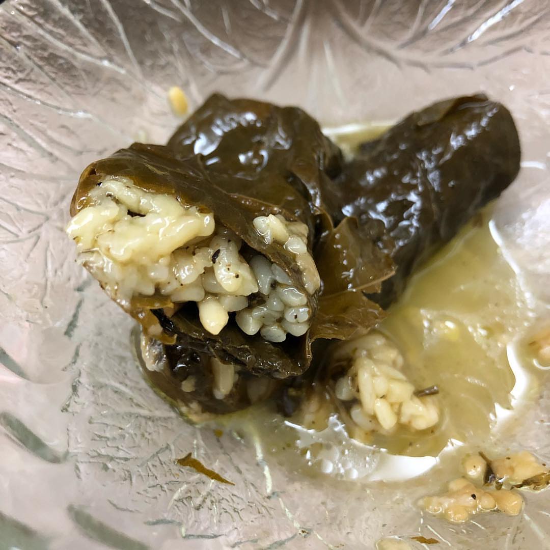 محشي ورق عنب بالحامض وزيت الزيتون ب ١٥٠د