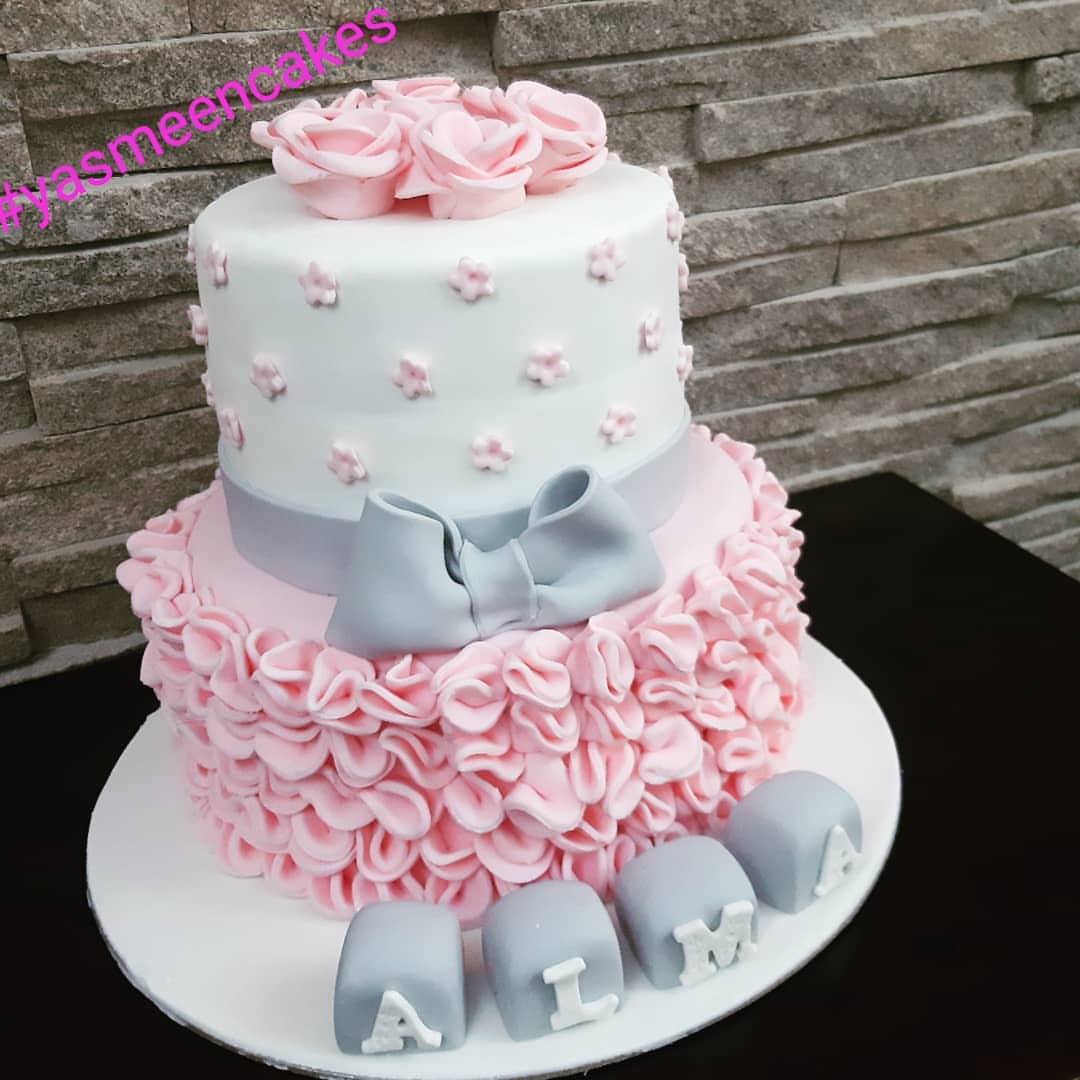 #heorshe #babygirlcake#babyboycake #babygirl#babyshowerparty #babyshower#babyboy #pregnant#sweets #yasmeencakes #ياسمين_كيك #dubaicakes #dubai #sharjah #ajman #chocolate #nutella #babycakes #نثور #welcomebaby#babydior#brands#babytheme#babyparty#yasmeencakes_baby