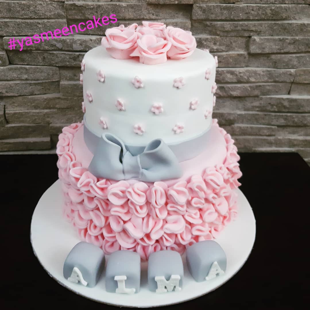 #heorshe #babygirlcake#babyboycake #babygirl#babyshowerparty #babyshower#babyboy #pregnant#sweets #yasmeencakes #ياسمين_كيك #dubaicakes #dubai #sharjah #ajman #chocolate #nutella #babycakes #نثور #welcomebaby#babydior#brands#babytheme#babyparty#yasmeencakes_baby