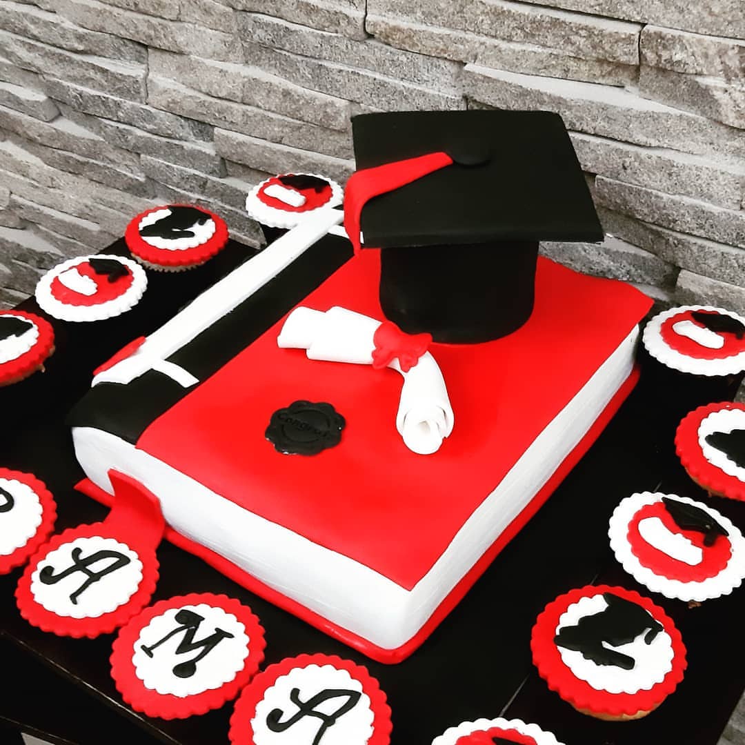 #graduationcake #graduation #university #collage #cake #cupcakes #cookies #yasmeencakes #party #graduationcake #congratulations #dubai #sharjah #abu_dhabi #certificate #ياسمين_كيك#تخرج #مبروك #مبروك_التخرج #كيك_تخرج #دبي #ابو_ظبي #birthday #vanilla #red_velvet_cake #red_velvet#الخدمة_الوطنية#yasmeencakes_graduation