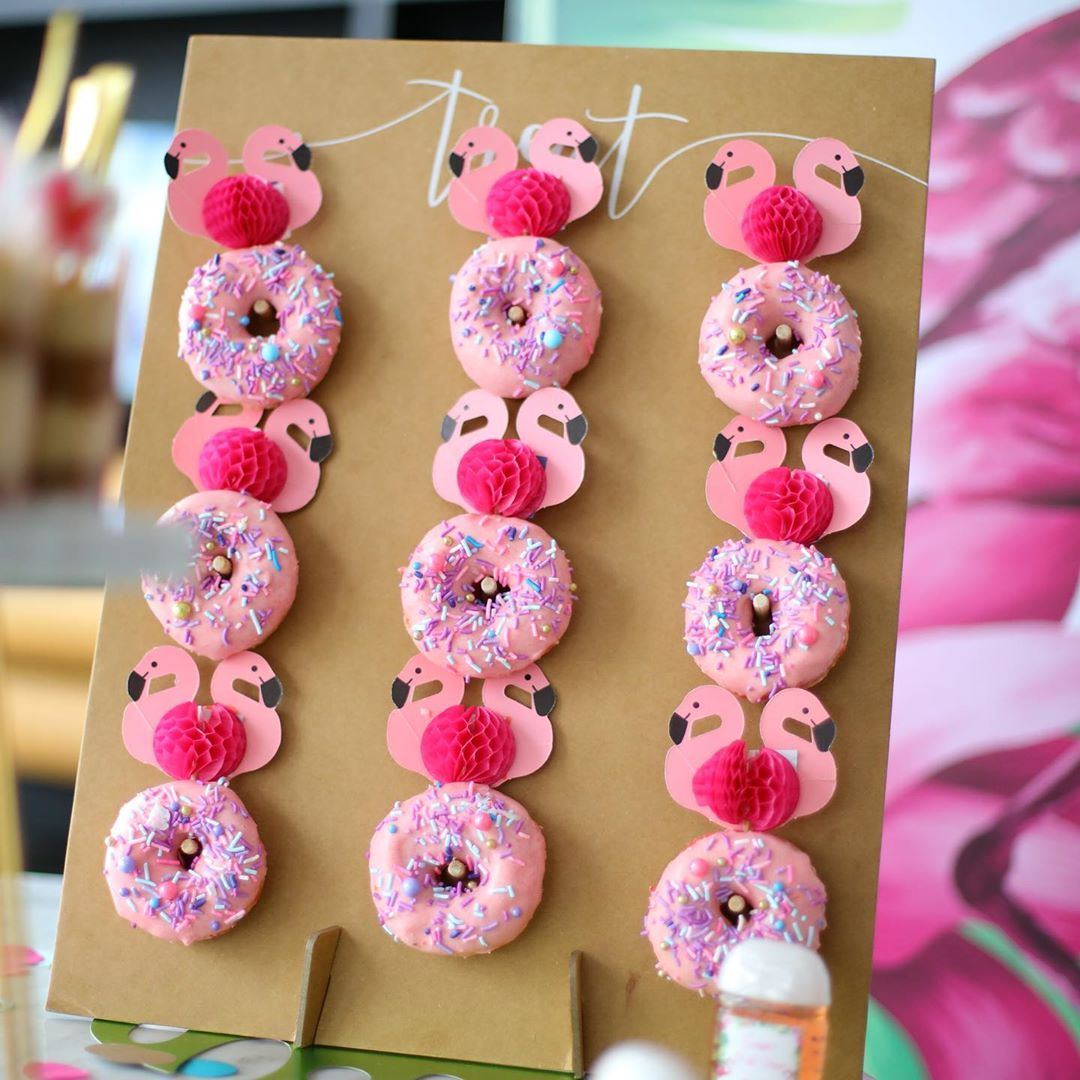 Flamingo Theme Bridal Shower Dessert Table Goals
DM for more information and enquires
.
.
.
.
#flamingotheme #bridalshower #leavesandflowers #hawain #pigeons #flamingoes #events #decor #eventsandconcepts #eventsandconfectionary #cakes #cupcakes #cakepops #donuts #personalized #bridetobe #wedding #mydubai #dubai #sharjah #abudhabi #ajman #fujairah #rak #uaq #unitedarabemirates @chocolatecouturedubai