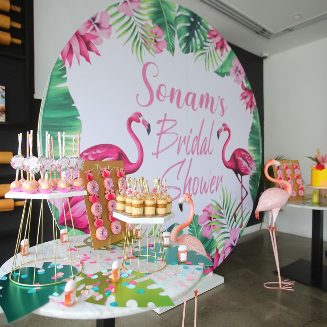 Flamingo Theme Bridal Shower Dessert Table Goals
DM for more information and enquires
.
.
.
.
#flamingotheme #bridalshower #leavesandflowers #hawain #pigeons #flamingoes #events #decor #eventsandconcepts #eventsandconfectionary #cakes #cupcakes #cakepops #donuts #personalized #bridetobe #wedding #mydubai #dubai #sharjah #abudhabi #ajman #fujairah #rak #uaq #unitedarabemirates @chocolatecouturedubai