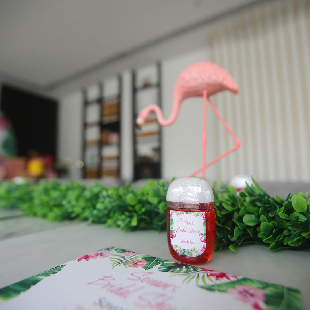 Be a flamingo in a flock of pigeons *Personalized Sanitizers*
Flamingo theme Bridal Shower. DM for more information and enquires
.
.
.
.
#flamingotheme #bridalshower #leavesandflowers #hawain #pigeons #flamingoes #events #decor #eventsandconcepts #eventsandconfectionary #cakes #cupcakes #cakepops #donuts #personalized #bridetobe #wedding #mydubai #dubai #sharjah #abudhabi #ajman #fujairah #rak #uaq #unitedarabemirates @chocolatecouturedubai