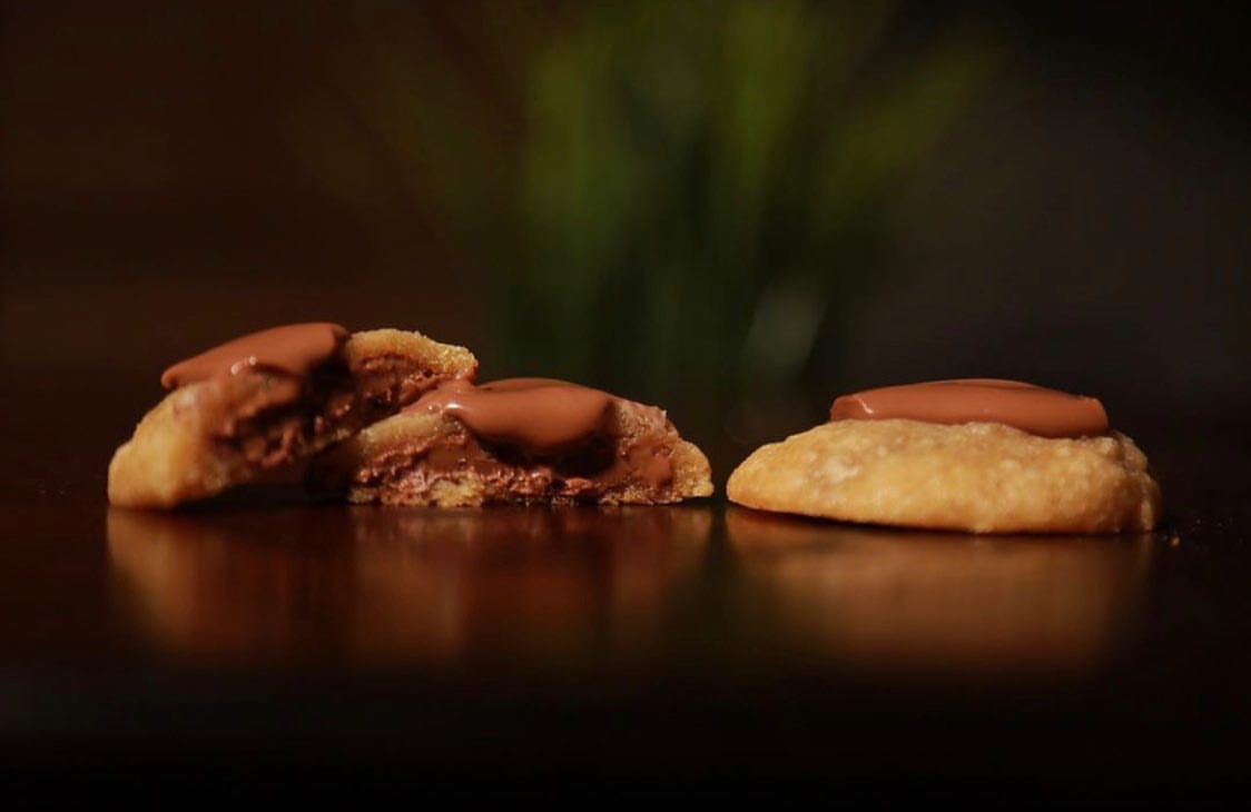 Galaxy cookies ... #kinder #chocolate #cookies #onlycookies #nutella #pistachio #galaxy #dubai #faz3 #mydubai #uae #strawberry