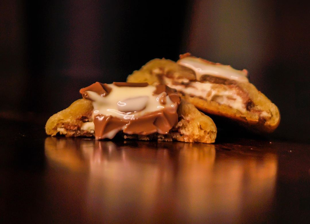 Kinder cookies ... #kinder #chocolate #cookies #onlycookies #nutella #pistachio #galaxy #dubai #faz3 #mydubai #uae #strawberry
