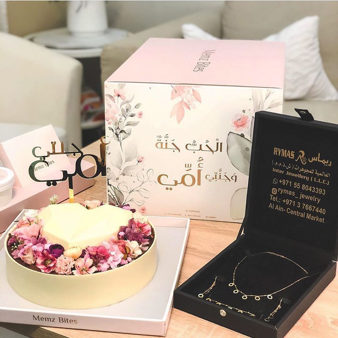 (M1)
Mother’s Day White Heart Cake
Repost by @hy_lootah
ملاحظة: من الممكن أن تختلف ألوان الورود
Note: flowers color could change slightly
___________________________________
Price:(VAT Inclusive) تشمل الضريبة
Medium: 480 AED وتكفي 10-12 شخص
Big: 630 AED وتكفي 14-16 شخص
حشوة القلب: فواكه، والقاعدة شوكلت كيك كاملة
-Extra charge of 25 AED for the acrylic.
#يوم_الام