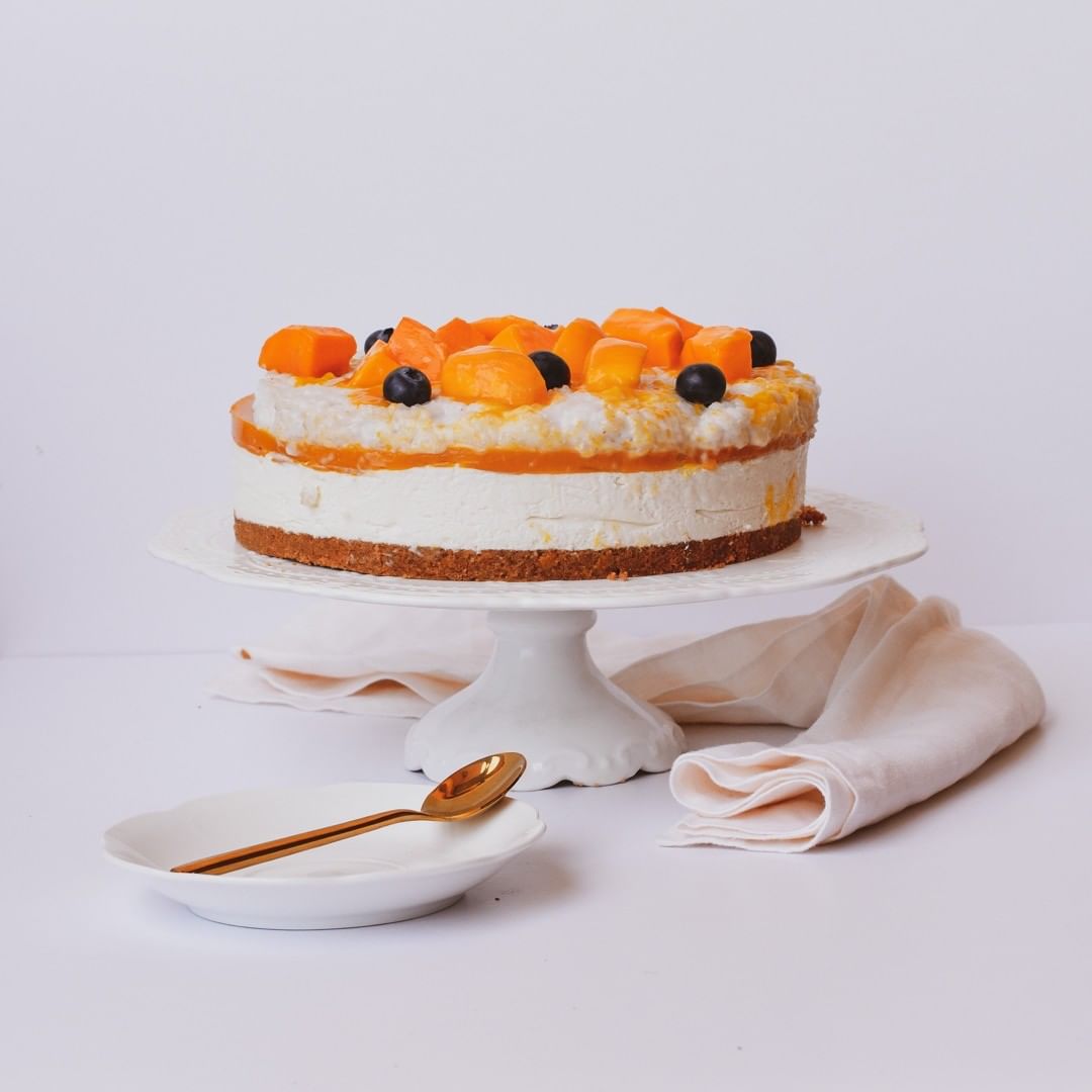sticky rice mango coconut cheesecake with mango sauce
تشيزكيك المانجو بأرز جوز الهند التايلندي (ياتيكم مع صلصة مانجو اضافيه لنكهه اكثر)
294 AED