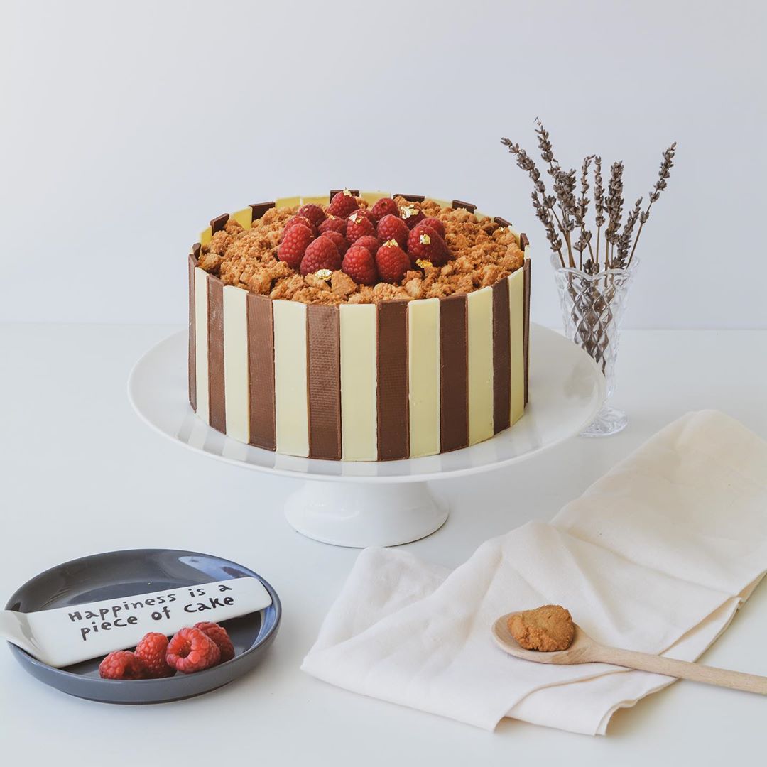 متوفرة عند الطلب
كعكة بلاك أند وايد
Available by order
Black and white almond crumble cake
315 Dhs