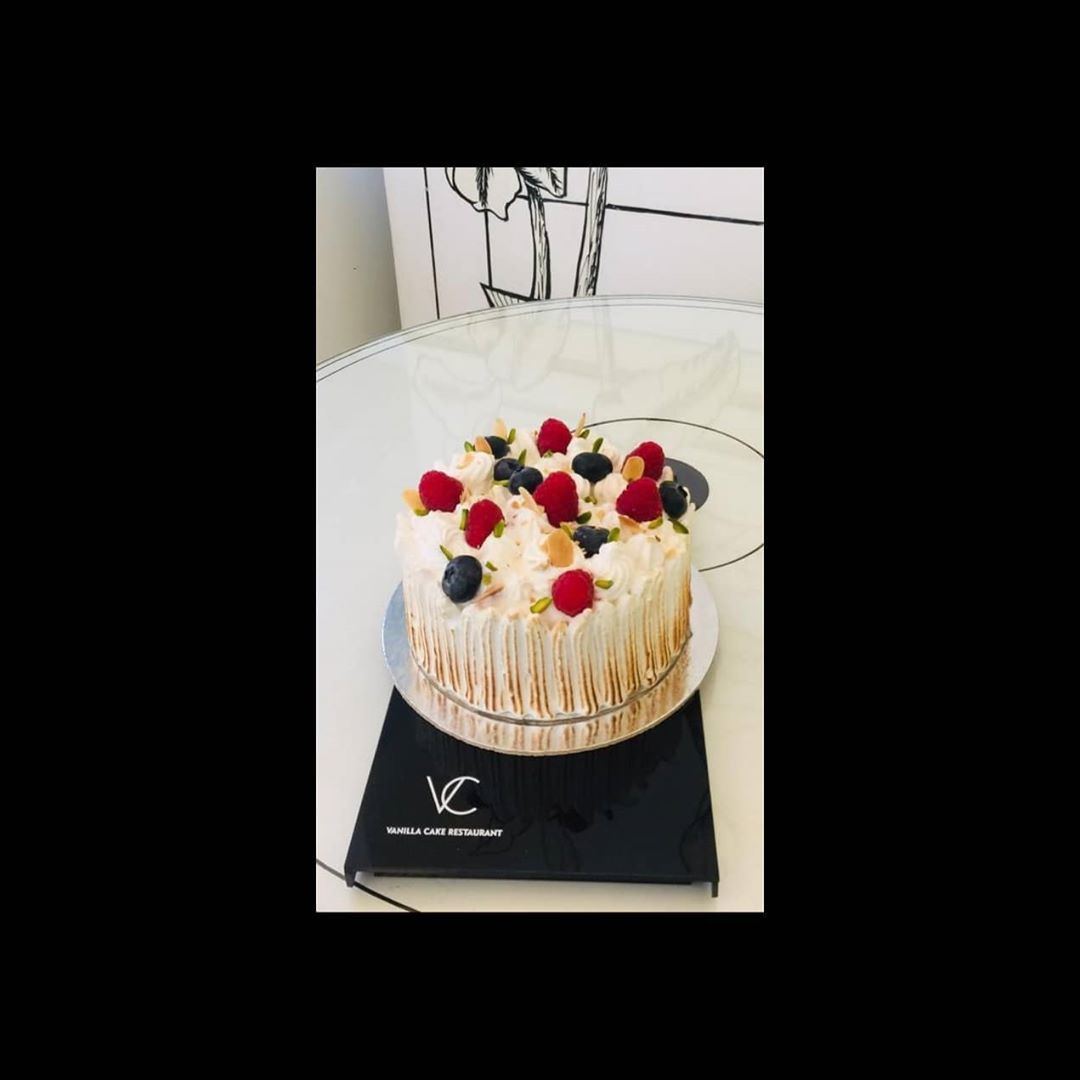 Rose and pistachio cake
تكفي لاربعة إلى ستة أشخاص
سعر الكيكة ١٨٠ درهم
#uae #AD #ajman #sharjah #dubai #ajman
#الامارت #الشارقة #عجمان #أبوظبي #التوزيعات #دبي