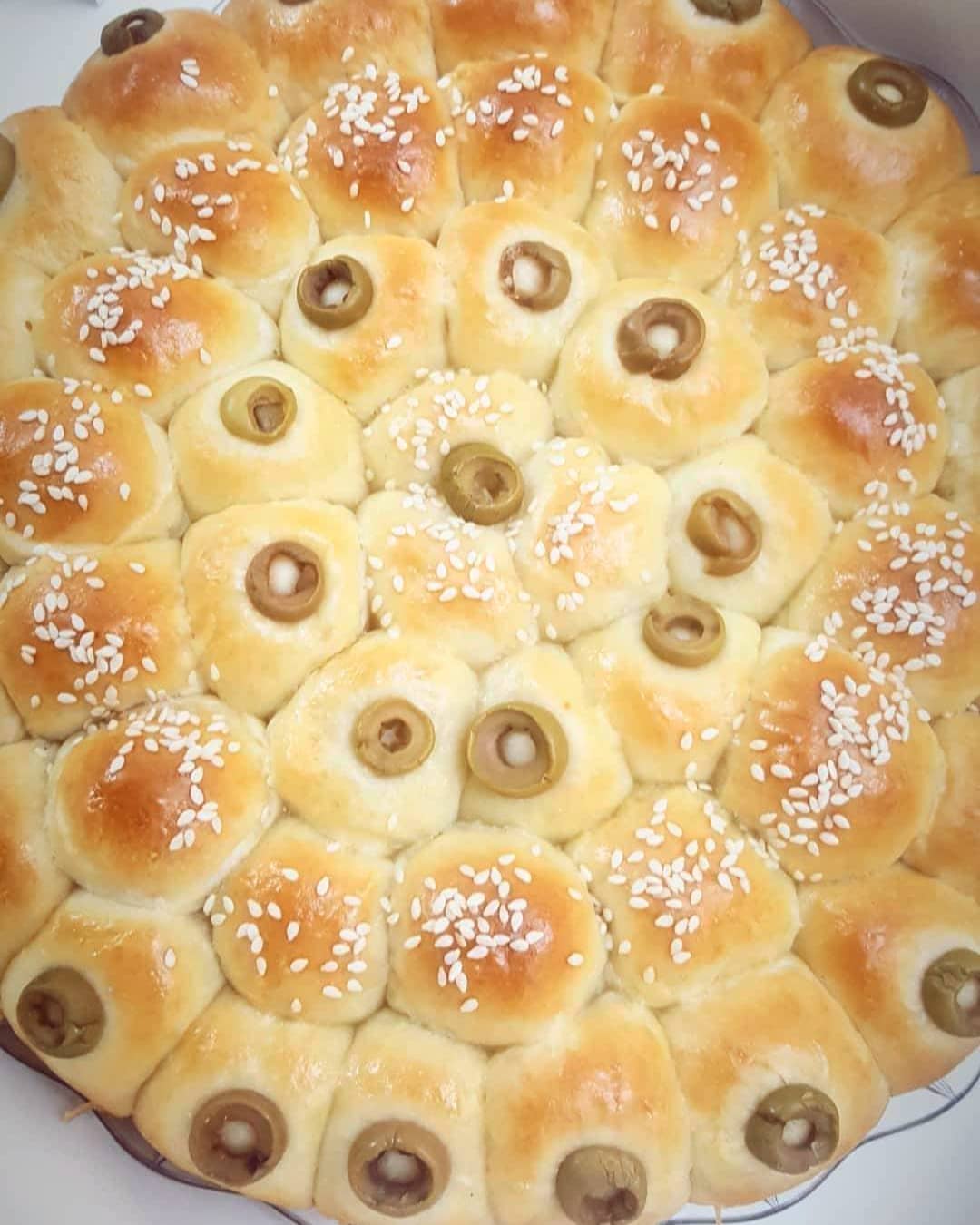 .
خلية النحل عندنا بنكهات كثيره ومختلفه وبس عندنا بعجينتنا الهشه الخفيفه وحشوات ولا اروع.
مالحه:
*جبن كيري
*جبن زيتون
*هوت دوج بصوص الجبن
الحلو:
*جبن وشيره
*حشوة الجلاكسي وصوص النوتيلا
*سينابون(قرفه)
*ريد فيلفيت
#نوتيلا #خلية_النحل #خليةالنحل #خلية_نحل #ريد_فيلفت #ريدفيلفت #حلويات #عزايم #موالح #دبي #الإمارات #الشارقة #أبوظبي #العين #عجمان
#Chocolates #Nutella #chocolate #red_velvet #redvelvet #mydubai #mysharjah #uae_food_lover #uaefo_mufarzanat
