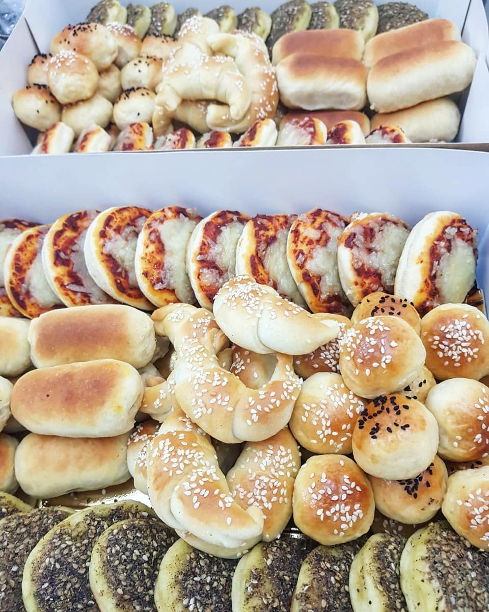 صحن مكس معجنات بنكهات لذيذه وعجينه لذيذه وهشه .. مخبوزات،
النكهات،
كورواسون جبن فيتا بالنعناع
نقانق بخلطة الصوص الخاصه
بيتزا مارجريتا
فطاير زعتر
كرات كيري
كرات كيري مع زيتون
البوكس60حبه ب150درهم.
بوكس صحن مكس فطاير بعجينتنا الهشه اللذيذه . #فطاير #معجنات #نقانق #جبن #زعتر #بيتزا #مشاريع_منزليه #اكلات #دبي #ميني #فوالة #عزايم #مطاعم_دبي #الشارقه #ابوظبي #عجمان #الامارات
#fatayer #fataier #sharjah #ajman #mydubai #myfood #mysharjah #food_of_our_world #dubai_food_fans #dubai #dubai_food_lover #mo3aganat
