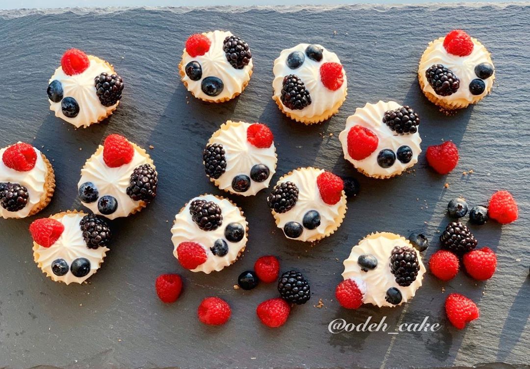 ميني تشيز كيك خالي من الجلوتين
.
.
.
.
#glutenfree#cheesecake#sweets#healthy#baking#berries#creamcheese#whippedcream#cake#allergy