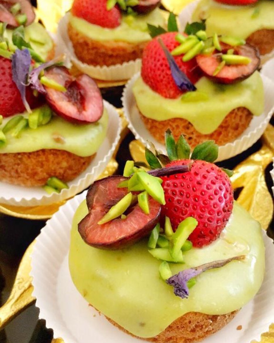 Mini pistachio cake #ابوظبي #العين #دبى #الشارقة #عجمان #امالقيوين #مناسبات #توزيعات #مواليد #تخرج #افراح #اعراس #حق_الليلة #