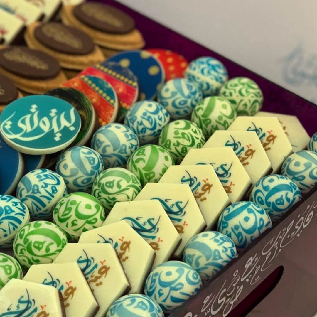 بوكس #مشكل_العيد
.
. . الاسعار :
. ب 400. ♦️0559797884♦️
.
توصيل لجميع مناطق الدولة ب ٥٠ درهم
. .
.
. . #chocolate
. . #بيتوتي
.#شوكولاته_إماراتية
. #كاكاو_اماراتي . #eidmubarak
#eid
. #eidchocolate
#العيد
#الاضحى
#عيد_بيتوتي