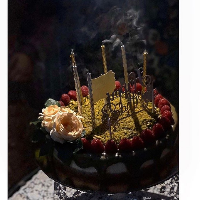 بستاشيو جيزكيك بدون توت 200 درهم
بستاشيو جيزكيك بالتوت ب220 درهم