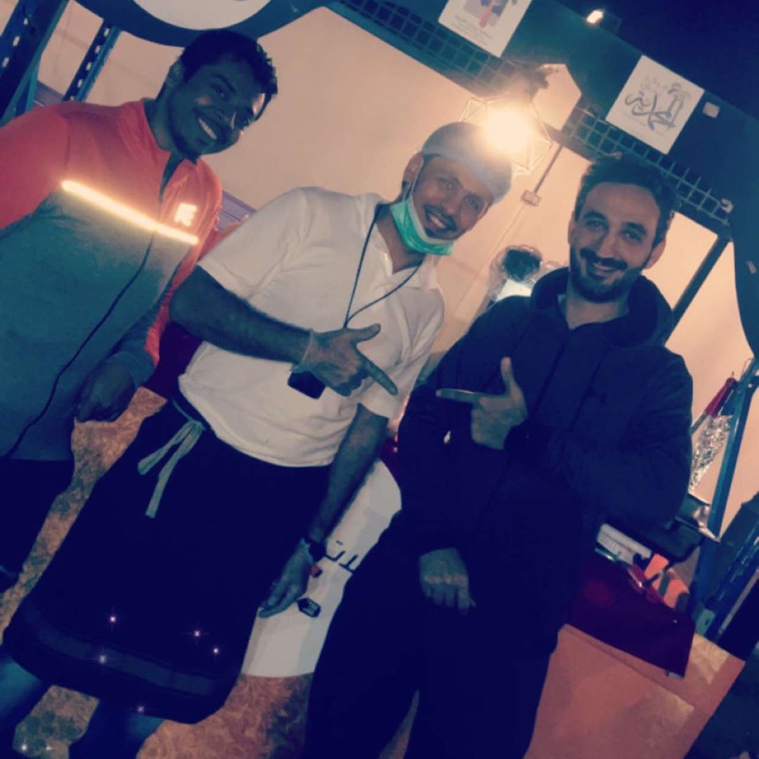 اتشرفت يوم الجمعه بلقائي مع الخلوق الحبوب شيف عزيز من عظماء الطبخ ❤️❤️ @aziztime والله شرفتنا ونورتنا وشهادتك لنا شرف كبير ووسام ع صدورنا