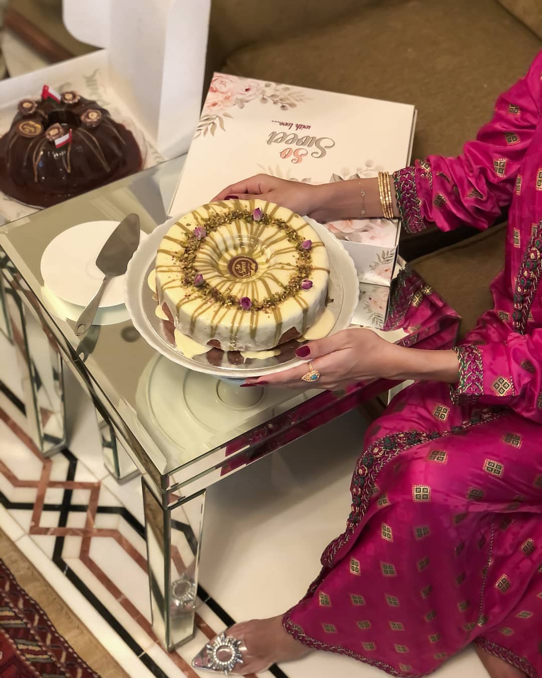 ..
..
#يسعدلي_مسائكم .
.
.
. .
.
كيكه الفستق
كيكه غنيه بالطعم، مليانه فستق ، وعليها صوص الشيز ومزين بزبده الفستق
.
.
الكميه تكفي من ٨ ل ١٠ أشخاص
بسعر ١٠ ريال
.
.
للطلب عن طريق الواتساب فقط
من فضلكم قبل بيوم او يومين على ٩٢٩٥٤٦١٩ .
.
يوجد لدينا مندوب توصيل بحدود مسقط .
تصوير العسل @azzakathiri