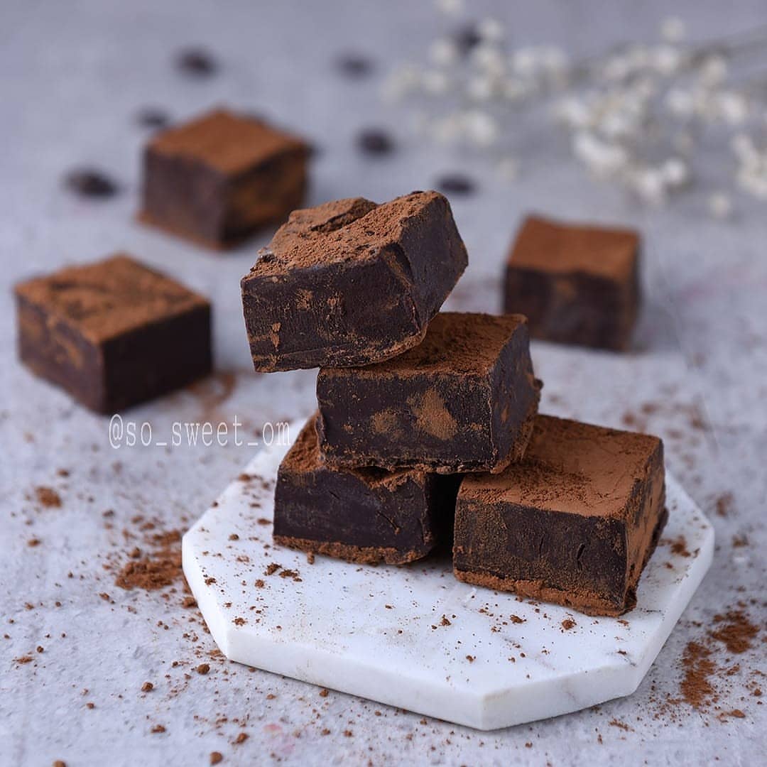 .
.
.
صباح الجمال
.
.
فدج الشوكلت
شوكولاته مره سويسريه، ممزوج بطعم السكر ومغطى ب cocoa powder
البوكس يحتوي على ٣٥ قطعه تقريبا
بسعر ٨ريال
للطلب واتساب من فضلكم على ٩٢٩٥٤٦١٩ .
.
.
كل الشكر للمصور المبدع @saber1616