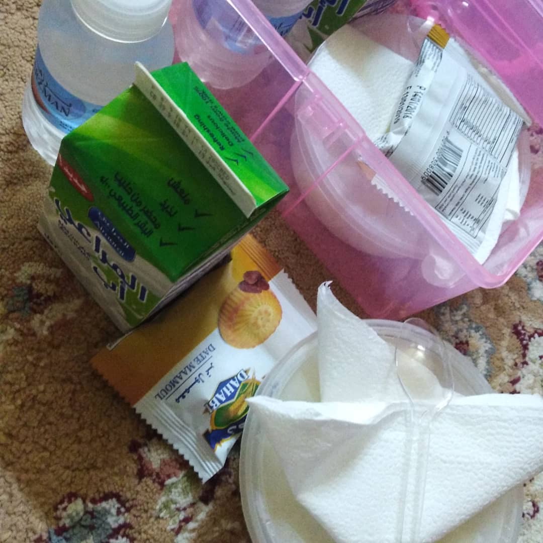 طلبيه اطفال براعم اليوم
عيش و لبن و موز و معمول تمر وماء