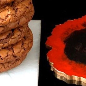 Love is in the air ....
A special gift combination for your special one
Chocolate cookies by @byselenajinah and geode coasters by @n.mervegoknil
Available only in limited numbers
DM to order