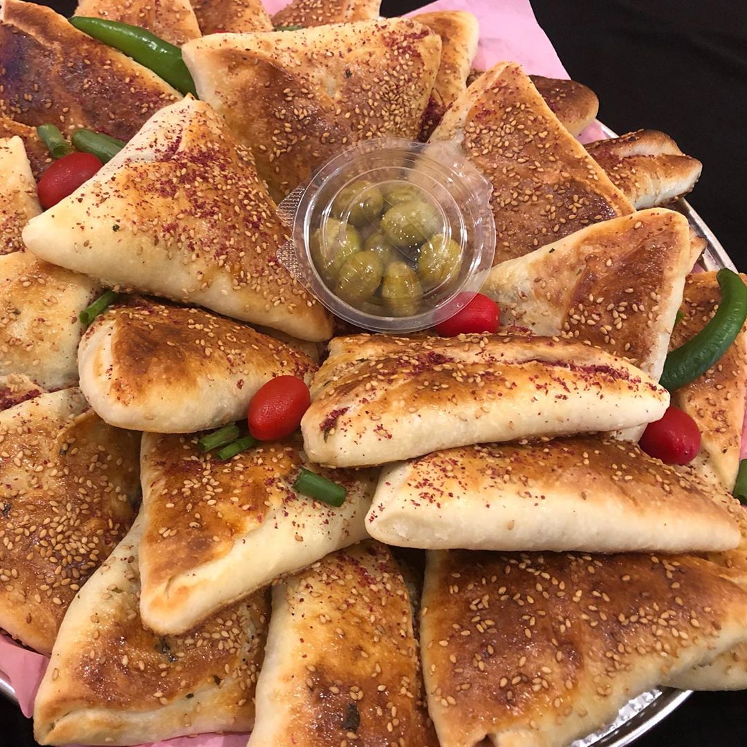 فطاير السبانخ بالعجينة الاسفنجية الف صحة وهنا #عوافي#تواصي#فطاير#معجنات#الكويت#كعك#