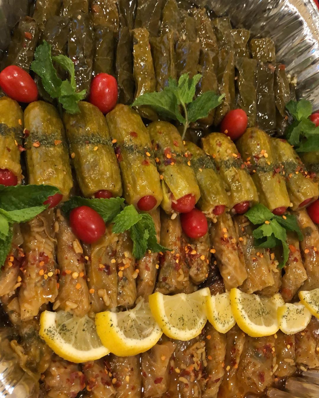 افطار الكادحين في الصفوف البيضاء بمستشفى مبارك اللهم ارفع البلاء #عوافي#تواصي#محاشي#الكويت #طلبات#كعك
