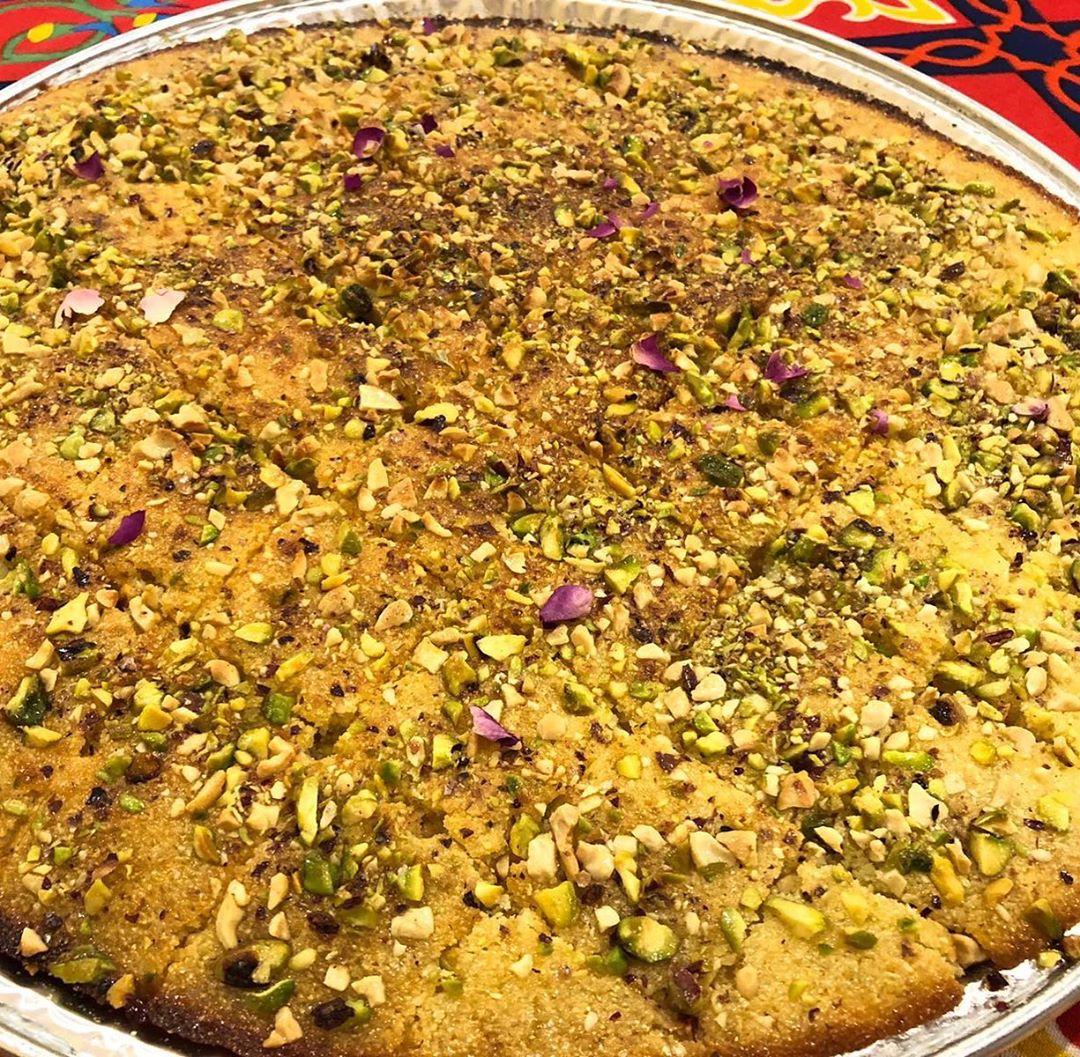 تقبل الله طاعتكم بسبوسة بالمكسرات الف صحة وهنا#بسبوسة#بسبوسة_بالقشطة #كعك#معمول#تواصي#