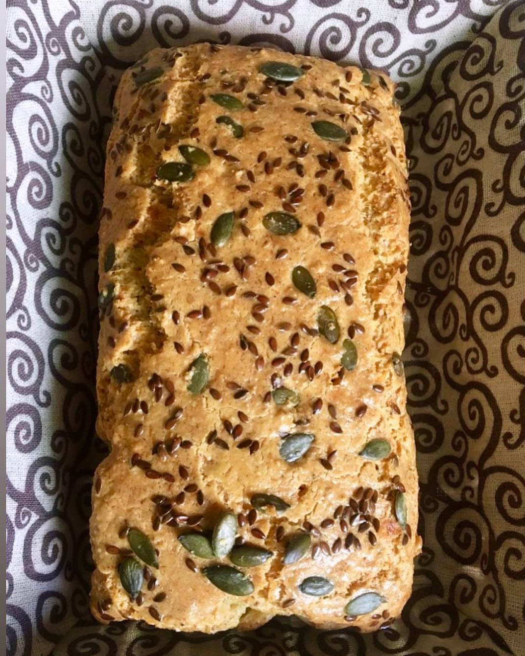 Keto toast bread made with Almond Flour, Cheddar cheese and Oregano, topped with seeds‼️ .
.
.
.Price: 7 Jd
.
#keto_recipes#keto_bread#home_made#fresh_bread#healthyfood#careembox#weight_loss#order_now#order_dm#baytooti_jo#amman#jo#lovejo#خبز_كيتو#كيتودايت#تواصي_اكل_بيتي#وصفات_صحية#خسارة_الوزن_الزائد#بيتوتي#ادعم_محلي#عمان#الاردن