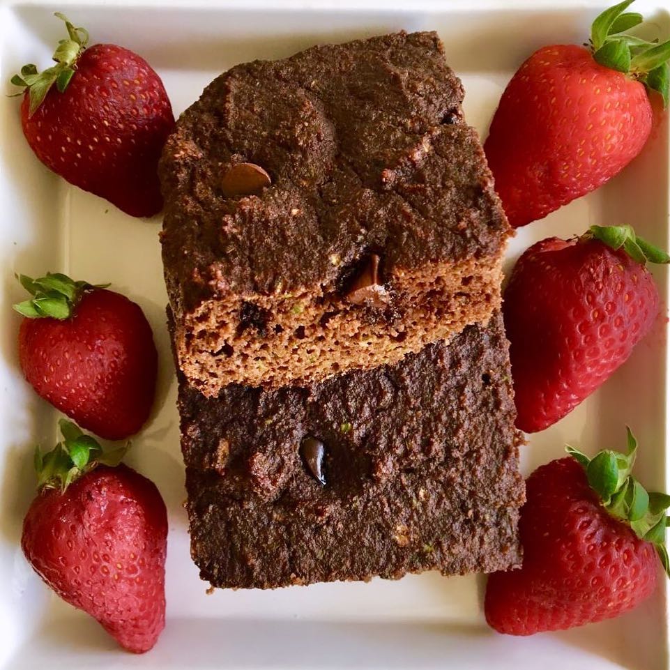 keto Chocolate Cake No flour, No oil and no sugar added! Guilt FREE Cake‼️ .
.
.
.
#ketodiet #ketoweightloss #keto_dessert #keto_recipes #chocolatecake#no_flour_cake#no_oil_added#no_sugar_added#healthyrecipes#healthyeating#healthy_cakes#baytooti_jo#careembox#supportsmallbusiness#amman#jo#visitjo#وصفات_صحية #كيكة_شوكولاته #كيك_بلا_طحين#كيك_بلا_زيت#بيتوتي#تواصي_اكل_بيتي#تواصي_حلويات #عمان#الاردن