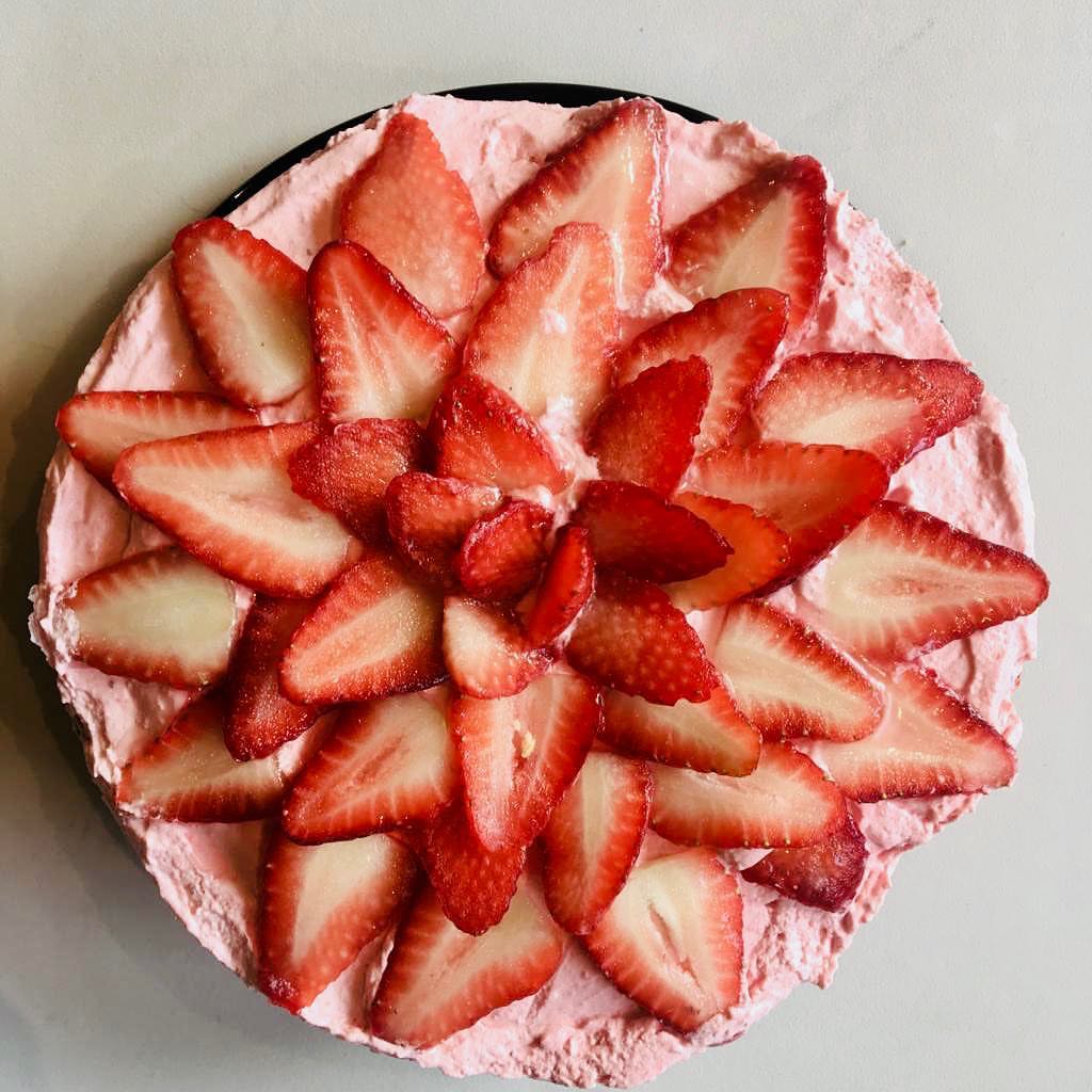 Keto friendly fresh Strawberry Cheesecake with Almond crust
.
.
.
. Price: 20 JD .
.
.
.
.
#ketotransformation#ketodiet#keto_friendly#keto_desserts#diabetes_friendly#healthyrecipes#low_calory#baytooti_jo#supportsmallbusiness#careembox#order_dm#amman#jo#visitjo#كيتون_دايت #كيتوجينك #حلويات_كيتو#تشيزكيك_كيتو#وصفات_صحية#بيتوتي#ادعم_محلي#عمان#الاردن