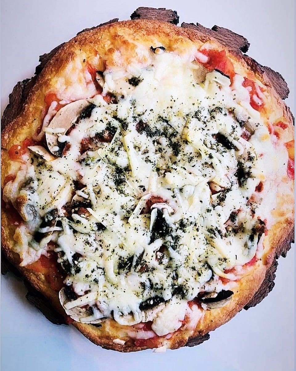 Keto pizza made with Almond flour topped with fresh mushroom
.
.
.
.
.
#ketodiet#ketotransformation#keto_pizza#healthyrecipes#almond_flour#baytooti_jo#careembox#order_dm#amman#jordan#visitjo#liveloveamman#كيتو_لايف#كيتون_دايت #كيتوجينيك_دايت #وصفات_صحية#بيتوتي#تواصي_عمان #تواصي_اكل_بيتي #عمان#الاردن