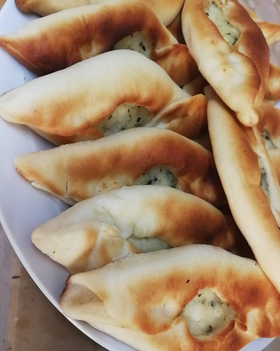 معجنات جبنة ..
#habshakitchen #handmade #jordanrestoration #Jordan #ammanjordan #bread #brekfast #cheese #food #snakes #معجنات_مشكله #فطاير_منوعه_بجبنة_محمرة_بلحمة_بيتزا_فطيرة #عمان_الاردن #تلاع_العلي #تواصي_اكل_بيتي #تواصي_عمان #معجناتي #سبانخ #يلنجي_ورق_عنب #يلنجي_حامض_ورق_عنب_بالزيت #اكسبلور_فولو #اكسبلور