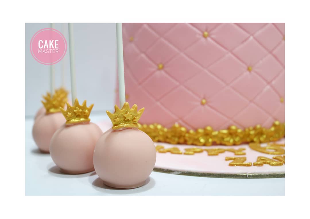 Happy birthday Princess Zainab❤️ May all your dreams come true
#2020 #cakedesign #cakedesigner#cakedecorating #pink #hashtag #delicious#amman #girls #princess