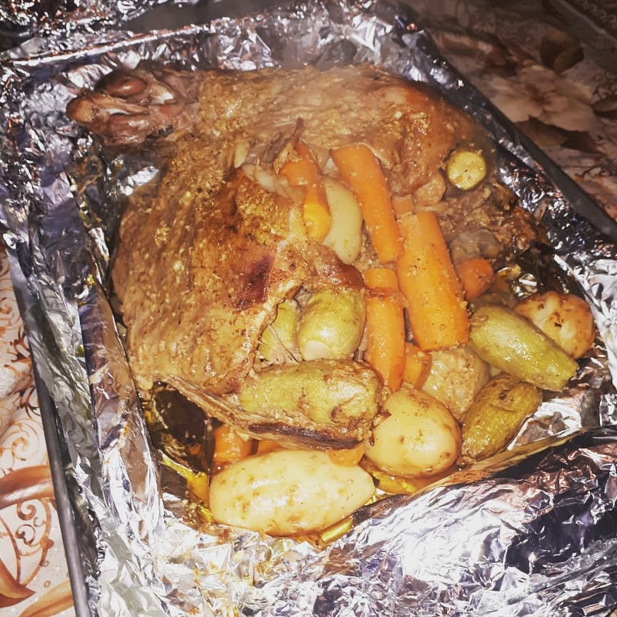ضلعات خاروف بالخضار.
.
.
.
#amman #beamman#lovejo #bestgifts #foodie #madeinjordan #royatv #شجع_المحلي #صنع_في_الاردن #حب_الاردن##دنيا_يا_دنيا