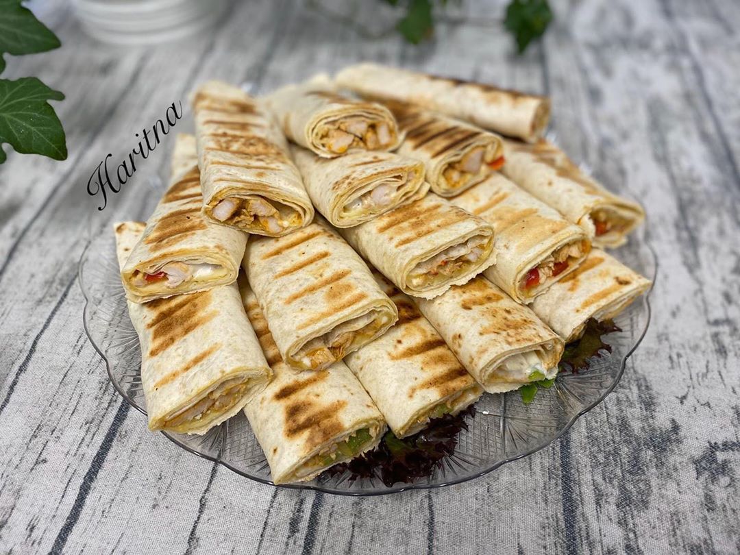 Chicken wraps £13 10pc لفائف الدجاج #chickenwraps #chicken #partyfood #picnicfood #halal #haritna #haritna_london #sandwiches #لفائف_الدجاج #سندويشات_دجاج #حارتنا #حارتنا_لندن #حلال