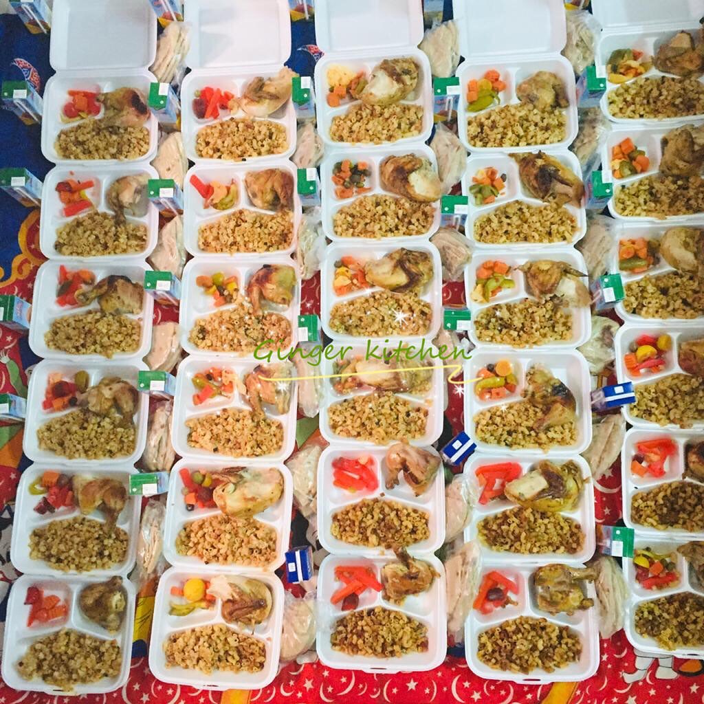 لسه الوجبات مكمله معانا لآخر شهر رمضان
و زي كل سنه هنشارك معاكم بمجهودنا والوجبات هتبقي بسعر التكلفة
لو رمضان السنادي من غير موائد رحمن نقدر نوزع وجبات الخير علي كل الناس ربع فرخه فالفرن + مكرونه او رز + سلطه او مخلل + عصير + رغيف عيش ✨✨
سعر الوجبه ٤٥ جنيه
اقل عدد لطلب الوجبات ٣٥ وجبه
للطلب الاتصال علي ☎️☎️ : 01154844139
#رمضان_كريم ✨
#gingerkitchen #catring #homemadefoodie #freshfood #foodlover #foodphotography #foodies #oriantal #ordering #chefoninstagram #chefstyle #deliciousfood #tastyfood #اكل_بيتي #كاترنج #المطبخ #اكلاتي #الأكل_المصري #وجبات_الخير