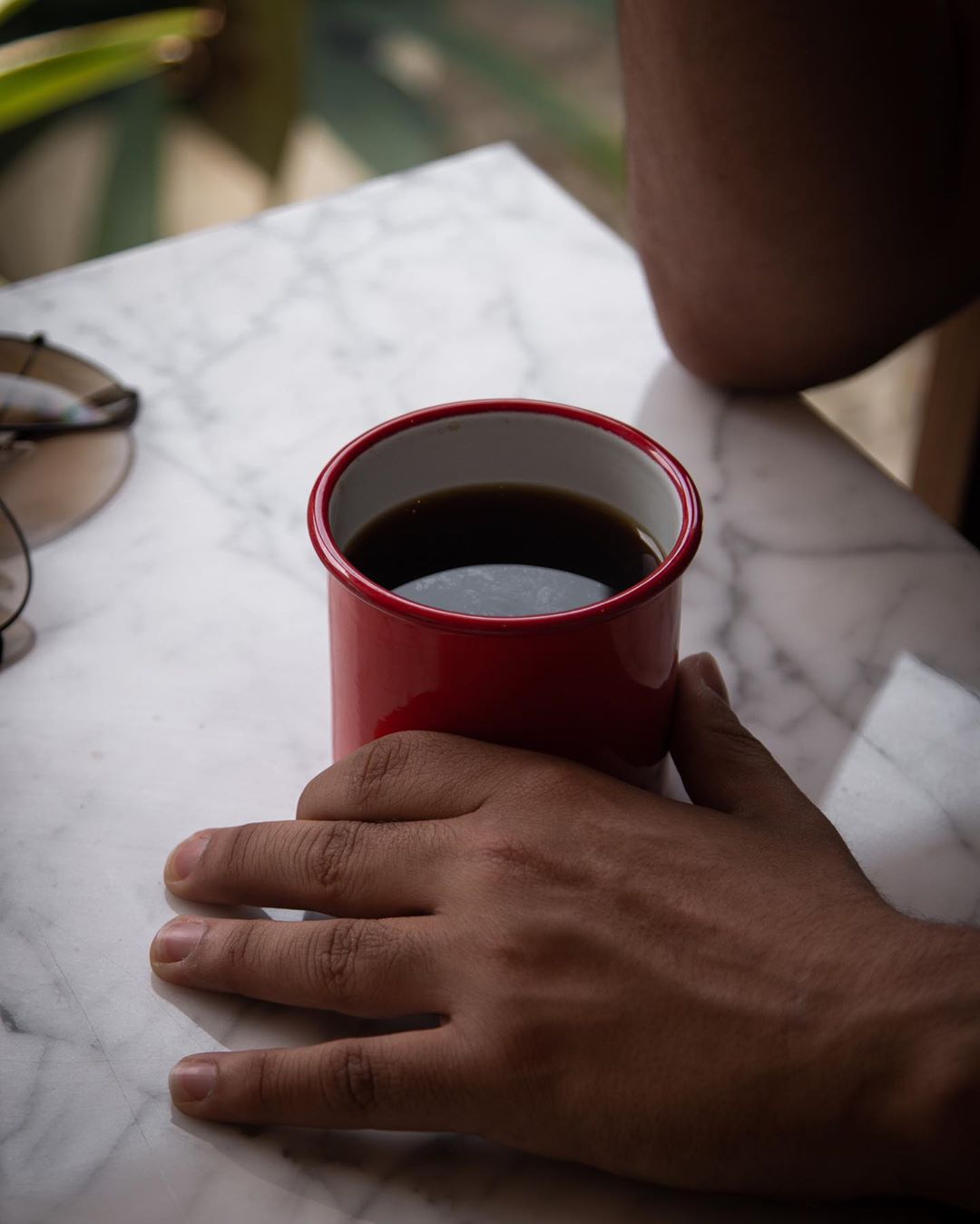 نصف مذاق القهوة مع من تجالس، منشن رفيق القهوة☕️ .
#seven_grams #7_جرام #GramsOfLove #CoffeeAddicts #CoffeeLovers #SevenGramers
