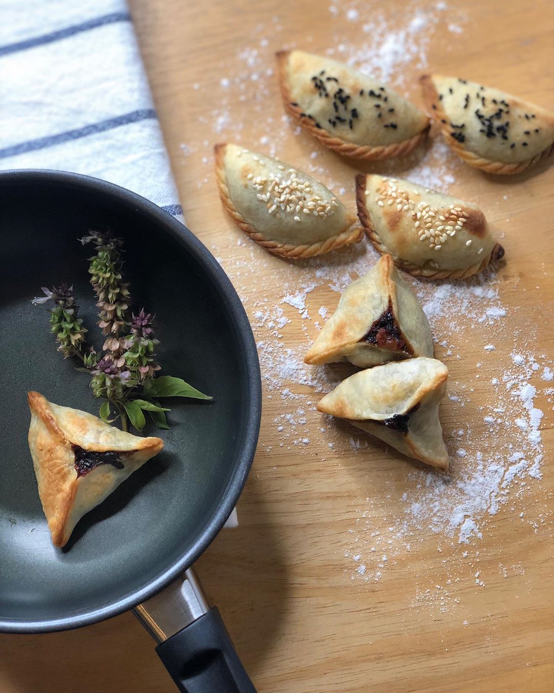 معجناتك صحية ولذيذه مخبوزة بالفرن في رمضان من Bs Gourmet
#fresh #pastries #yummy #instadaily #foodpics #jeddah #friends #ramadan #home_made #طبخ #رمضان #معجنات_مشكلة #جده #طبخ_بيتي #معجنات #سمبوسه #رمضانيات #رمضان_2020 #مخبوزات #بالفرن #من_غير_زيت #صحي #صحيه_ولذيذه #مطبخي #تصويري #مفرزنات_رمضان #اكلات #نعين_ونعاون#خليك_بالبيت#استفسار_خلود