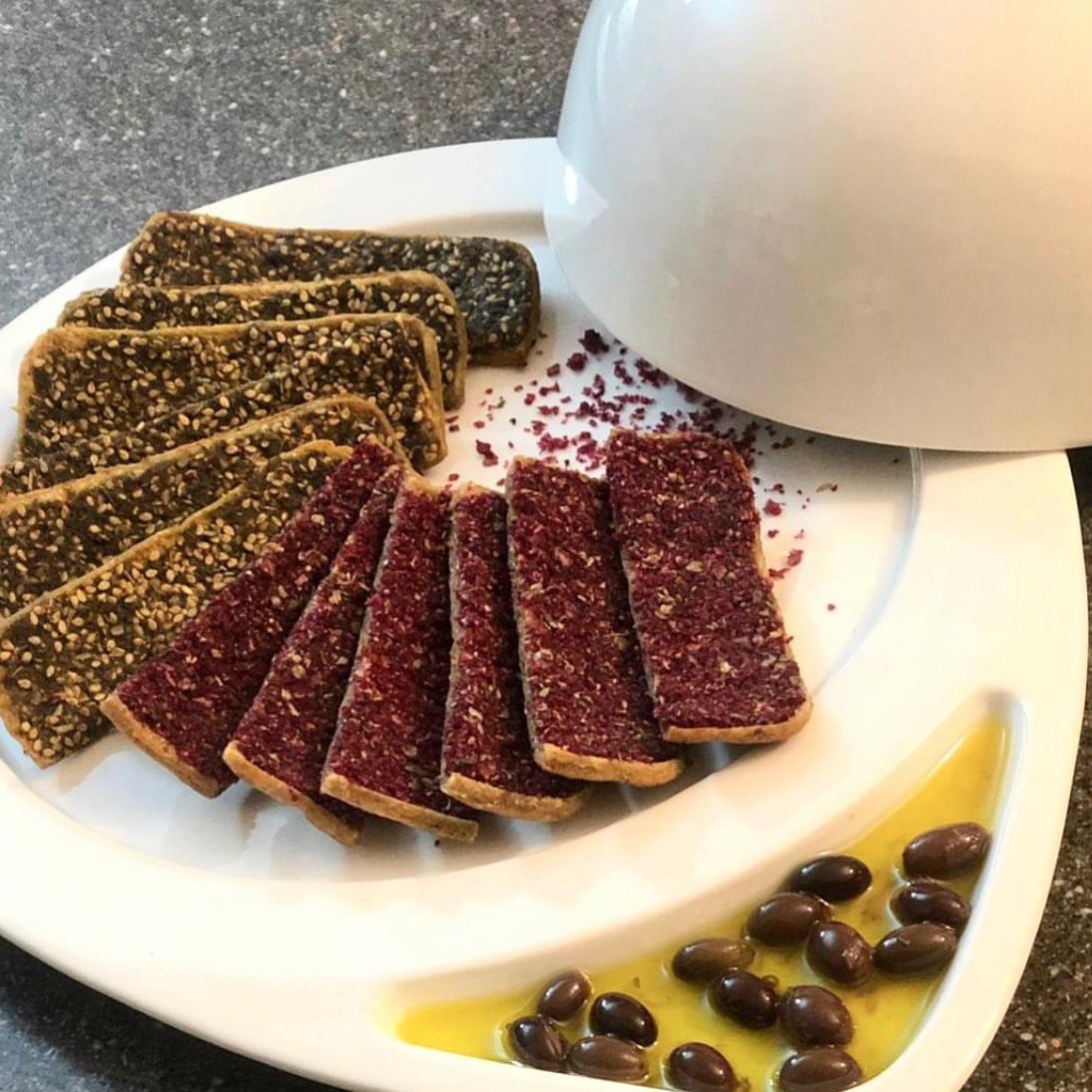 Free time snack
#food #foodie #instafood #foodphotography #yummy #crackers #delicious #instagood #foodblogger #foodlover #zaatar #healthyfood #restaurant #morning_snack #homemade #yum #طبخ #طبخات_سريعة #طبخات_سهله #زعتر #شابوره #موالح #فطور_الصباح #مطبخي_نكهتي #سماق#جده