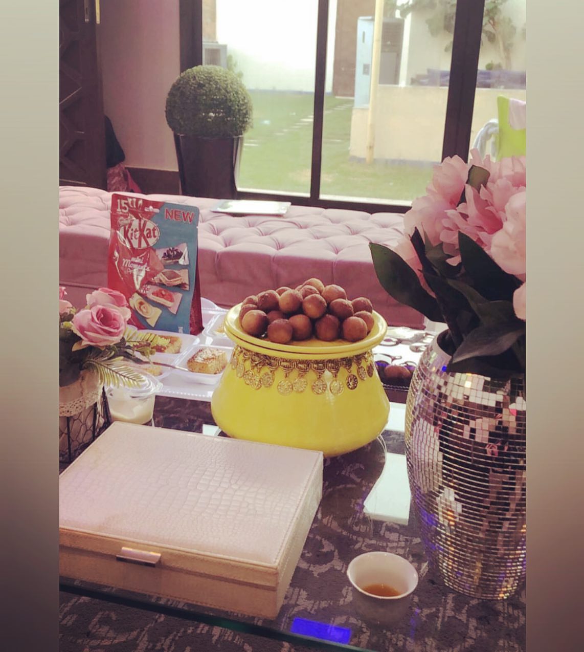 قهوتنا حاضره بكل مكان وزمان